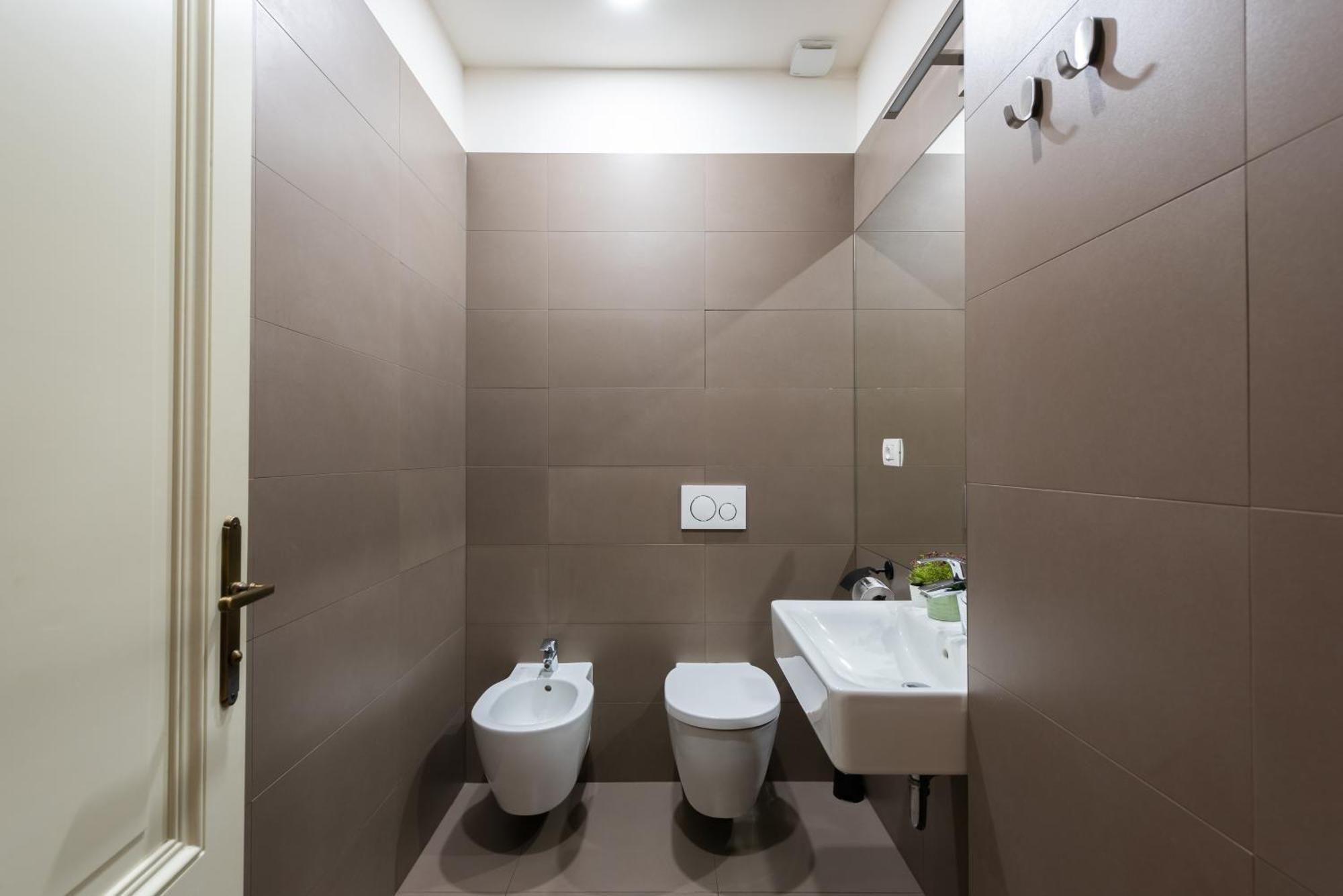 Spacious 3-bedrooms Near Karlin Square Prag
